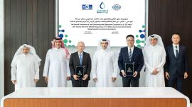 صورة جماعية عقب توقيع العقود