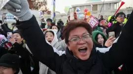 احتفال في شوارع سيول بتأييد البرلمان عزل الرئيس