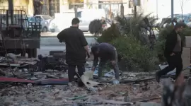 آثار الغارة الجوية علي المشفي بحلب