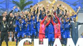 جانب من التتويج بكأس السوبر