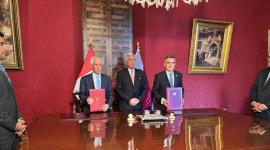 جانب من توقيع الاتفاقية