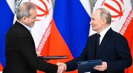 الرئيسان الروسي والإيراني خلال توقيع الاتفاقية