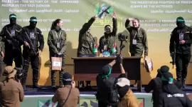 جانب من تسليم الأسرى