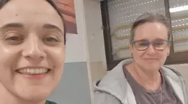 الأسيرة المفرج عنها مع والدتها