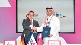 جانب من توقيع الاتفاقية