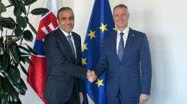 جانب من تسليم الرسالة