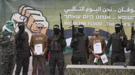 جانب من تسليم الأسرى