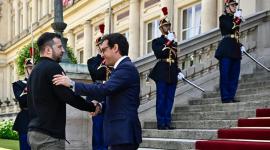 ستيفان سيجورني مع الرئيس الأوكراني فلوديمير زيلينيسكي