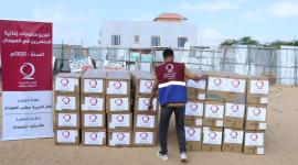 جانب من تقديم المساعدات