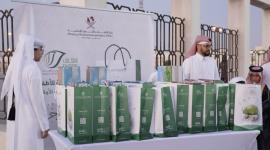 جانب من توزيع هدية فرحة العيد