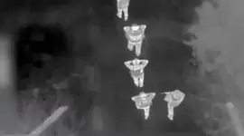 لقطة جوية ترصد لحظة استسلام الجنود