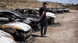 جانب من بعض السيارات المحترقة