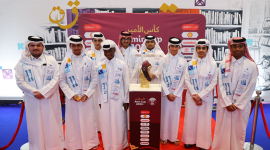 جانب من  أخذ الصور مع الكأس