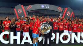 لحظة تتويج فريق الأهلي المصري