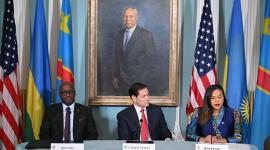 جانب من توقيع الاتفاق