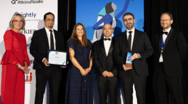 جانب من استلام الجائزة