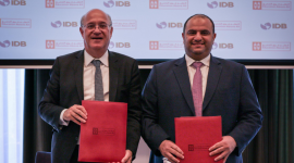 جانب من توقيع الاتفاقية