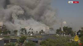 دخان متصاعد جراء الغارات الإسرائيلية على مقر وزارة الدفاع السورية