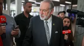 هكابي يتحدث إلى وسائل الإعلام على هامش جلسة المحاكمة