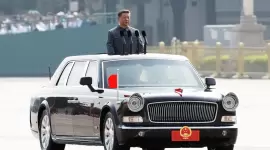 الرئيس الصيني شي جين بينغ خلال العرض العسكري