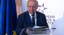 أندريوس كوبيليوس مفوض الدفاع في الاتحاد الأوروبي