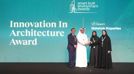 جانب من استلام الجائزة