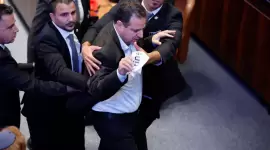 طرد النائب عودة من قاعة الكنيست