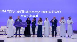 جانب من استلام الجائزة