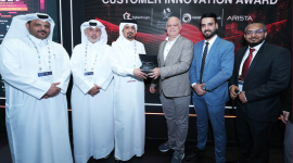 جانب من استلام الجائزة