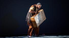 مشهد من مسرحية ماسح الأحذية