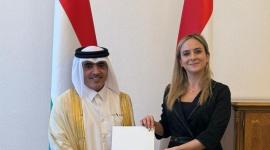 جانب من استلام الأوراق