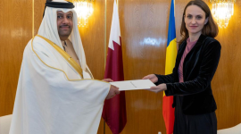 جانب من تسيلم الأوراق