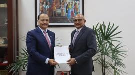 جانب من تسلم أوراق السفير