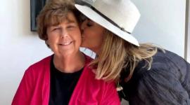 المذيعة الأمريكية سافانا غوثري مع والدتها نانسي