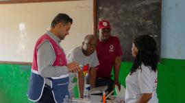 جانب من تقديم المساعدات في غانا