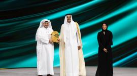 جانب من تسلم الجائزة