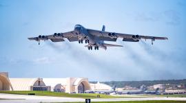 قاذفة استراتيجية أمريكية من طراز B-52