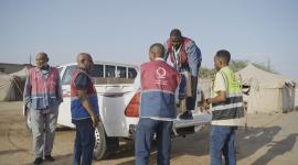 جانب من توزيع المساعدات