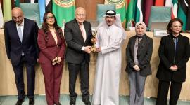 مستشار سفارة قطر لدى مصر يتسلم الجائزة
