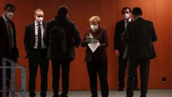 المستشارة الألمانية ميركل من بين القادة الأوروبيين الذين تجسست عليهم أمريكا