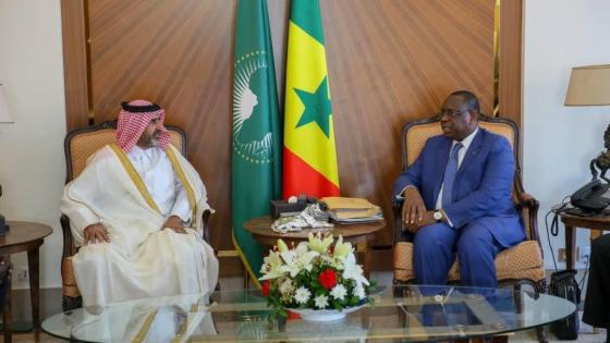 الرئيس ماكي صال خلال استقباله سفير دولة قطر