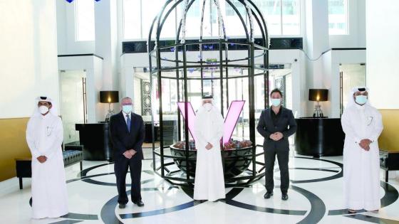 وفد من قيادات الوطني للسياحة خلال زيارة فندق دبليو الدوحة