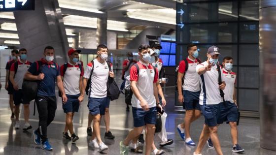 منتخب فلسطين أثناء وصوله مطار حمد الدولي