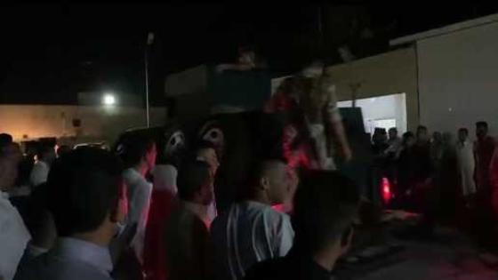 الأهالي يتجمهرون بعد الحدث في شمالي العراق