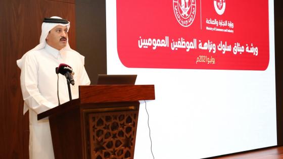 السيد سلطان بن راشد الخاطر خلال كلمته