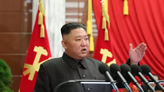 زعيم كوريا الشمالية كيم جونغ أون