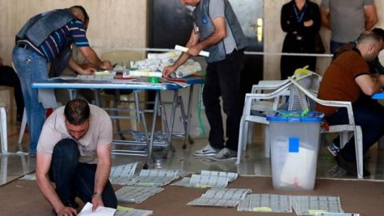 جانب من عمليات الفرز في الانتخابات العراقية