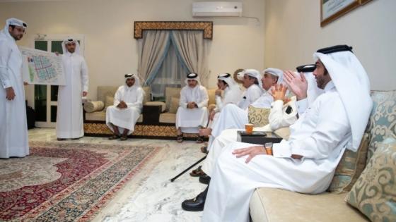 خلال تعريف السكان بخطط افتتاح الاستاد