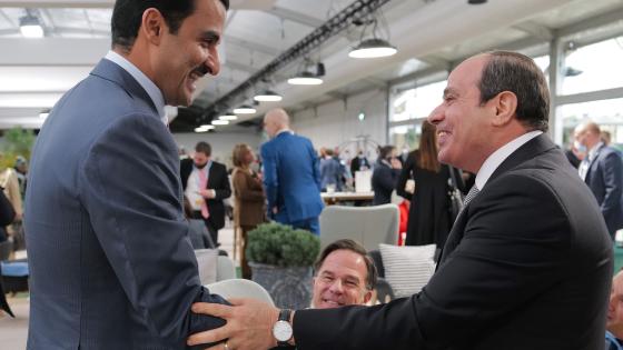 سمو الأمير خلال لقائه مع الرئيس المصري