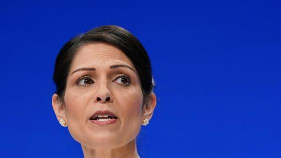 بريتي باتيل وزيرة الداخلية البريطانية